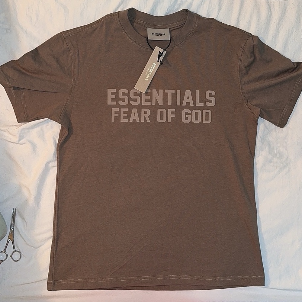 Brand new FOG ESSENTIALS men shirt MEDIUM